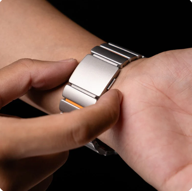 AeroStrap - Titanium Magnetic Apple Band